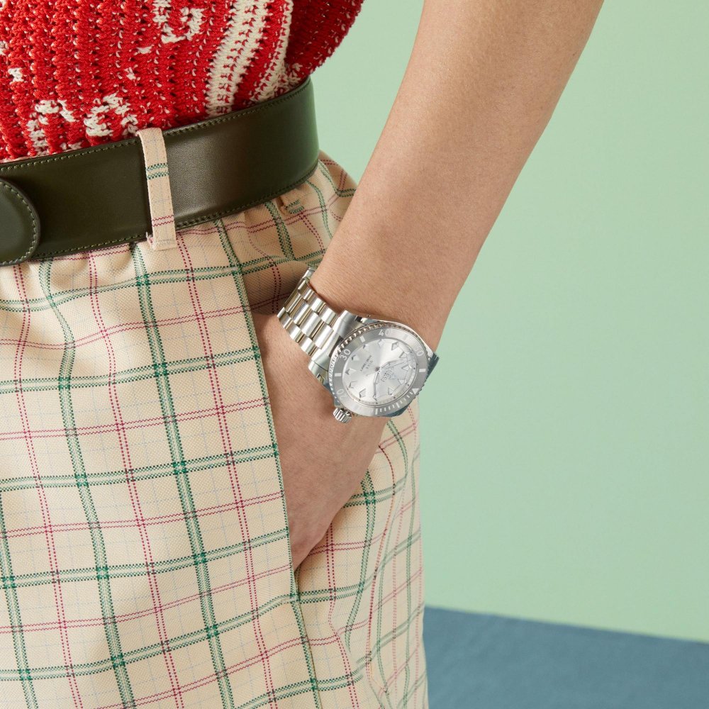 Gucci YA136354 Unisex Dive Automatic Watch 40mm — view 4